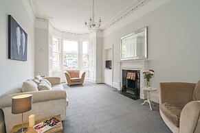 Chic 2 Bedroom Apartment near Old Town