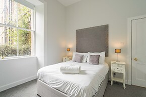 Chic 2 Bedroom Apartment near Old Town