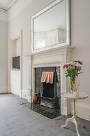 Chic 2 Bedroom Apartment near Old Town