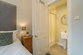 Chic 2 Bedroom Apartment near Old Town