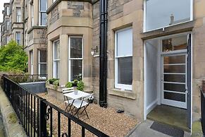 Chic 2 Bedroom Apartment near Old Town