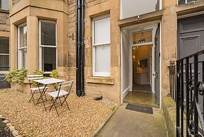 Chic 2 Bedroom Apartment near Old Town