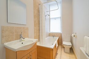 Chic 2 Bedroom Apartment near Old Town