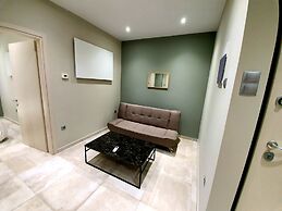 Cosmopolitan Apartments Nilie Suites & Aprts