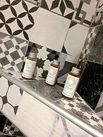 Cosmopolitan Apartments Nilie Suites & Aprts