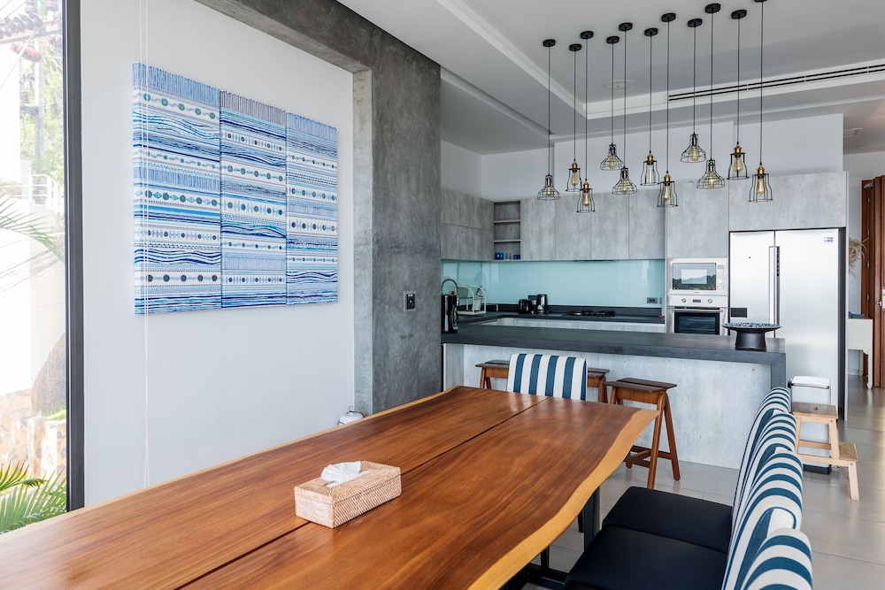 Villa Omari Luxury Seaview Pool & Game Room