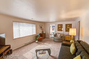 1 Br70's Inspired Comfy Condoclose to Broadmoor