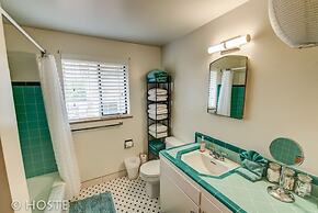 1 Br70's Inspired Comfy Condoclose to Broadmoor