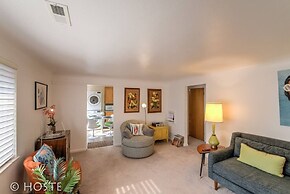 1 Br70's Inspired Comfy Condoclose to Broadmoor