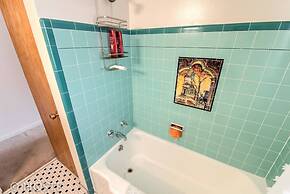 1 Br70's Inspired Comfy Condoclose to Broadmoor