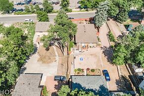 1 Br70's Inspired Comfy Condoclose to Broadmoor