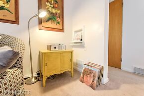 1 Br70's Inspired Comfy Condoclose to Broadmoor