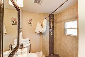 3 BR Beautifully Restored 1890`s Homedowntown