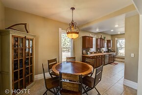 3 BR Beautifully Restored 1890`s Homedowntown