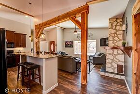 Mtn Dream! Fireplace, Patio & Hot Tub 4BR