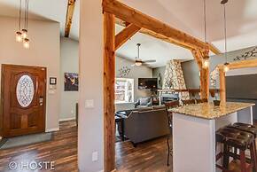 Mtn Dream! Fireplace, Patio & Hot Tub 4BR