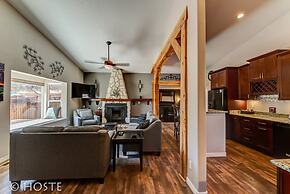 Mtn Dream! Fireplace, Patio & Hot Tub 4BR