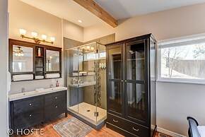 Mtn Dream! Fireplace, Patio & Hot Tub 4BR