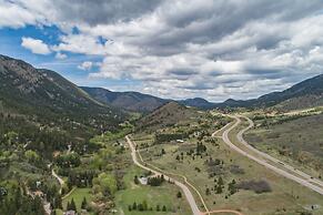 4BR Mountain Getaway Pikes Peak, Dog-friendly!