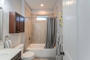 Couple's Mountain Getaway Close to Everything!