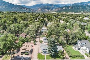 Couple's Mountain Getaway Close to Everything!