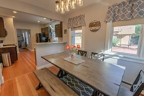 Couple's Mountain Getaway Close to Everything!