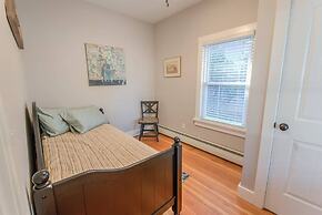 Couple's Mountain Getaway Close to Everything!