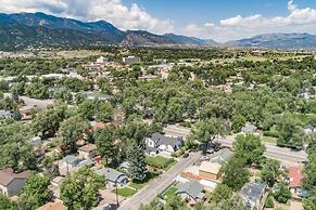 Couple's Mountain Getaway Close to Everything!
