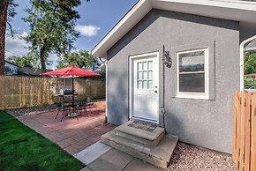 Couple's Mountain Getaway Close to Everything!