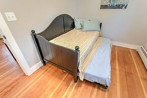 Couple's Mountain Getaway Close to Everything!