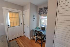 Couple's Mountain Getaway Close to Everything!