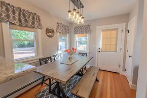 Couple's Mountain Getaway Close to Everything!