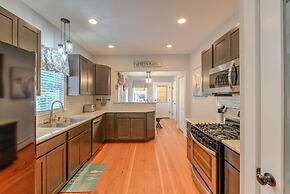 Couple's Mountain Getaway Close to Everything!