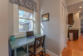 Couple's Mountain Getaway Close to Everything!