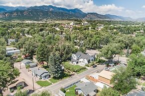 Couple's Mountain Getaway Close to Everything!