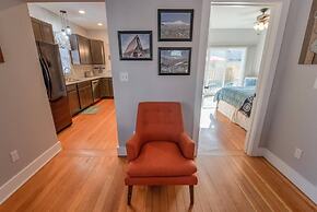 Couple's Mountain Getaway Close to Everything!
