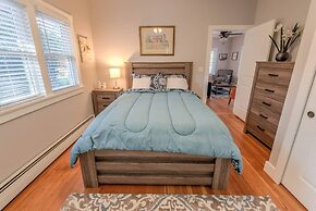Couple's Mountain Getaway Close to Everything!
