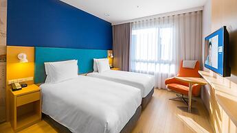Holiday Inn Express Taichung Fengchia by IHG