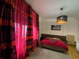 Budapest Promenade Cherry