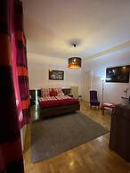 Budapest Promenade Cherry