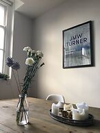 Old Town Grade II Listed 2 Bed