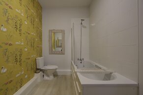 Old Town Grade II Listed 2 Bed