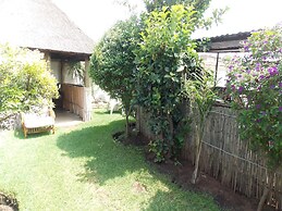 Orlando West Guest House - Hostel