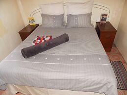 Orlando West Guest House - Hostel