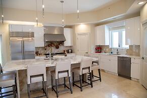 Ocean Mansion on the Beach, Private Pool, Hot Tub