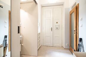 Lovely Apartment on Mala Strana just 10 mins walk to scenic places