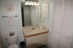 Ocean Village Club N33