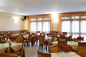 Coste Del Lago