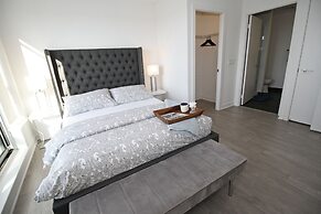 Luxury condos in Entertainment District