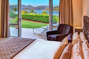 Bella Vista East 3 Luxury Ocean Views Large Flat Grassed Area + Buggy